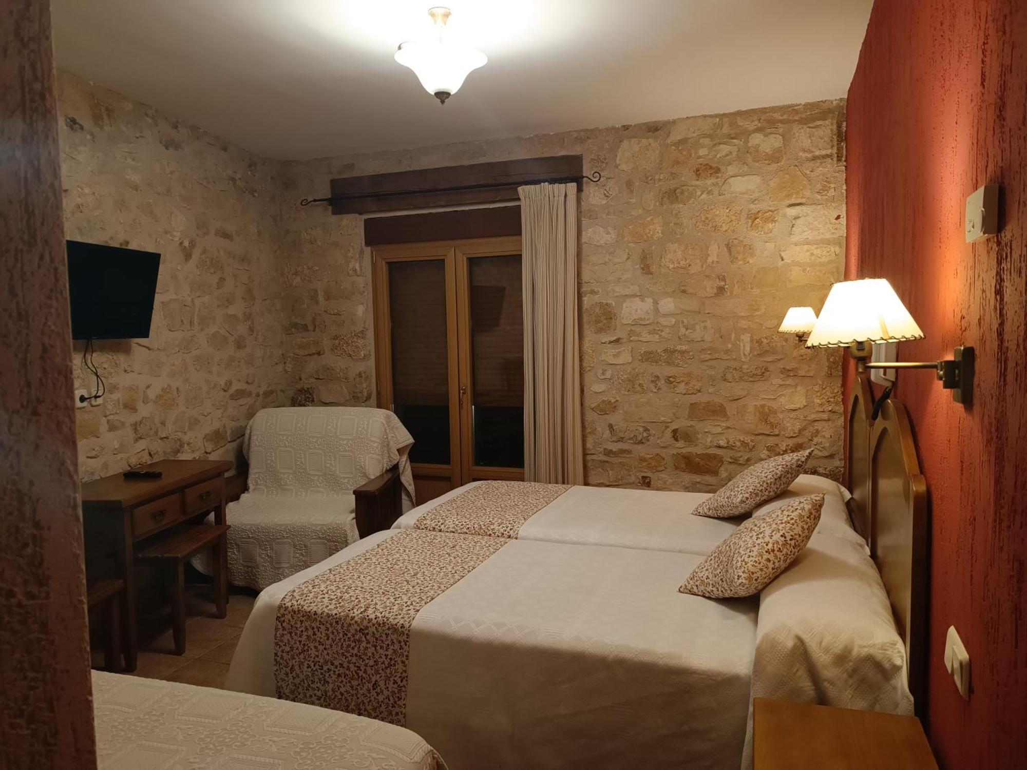 Hostal Decerca Pradena Room photo